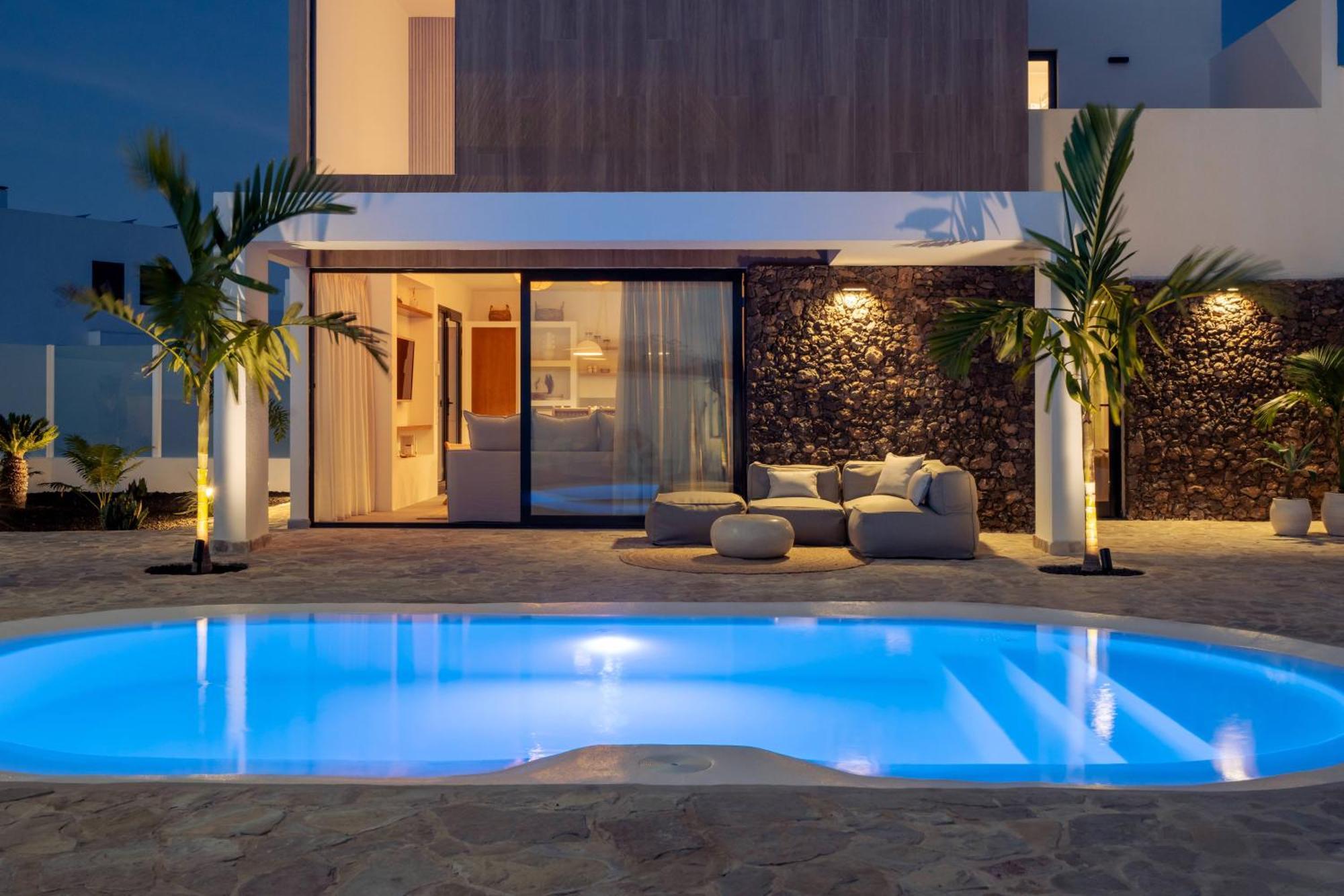 Willa Noma - Design Space With Pool In